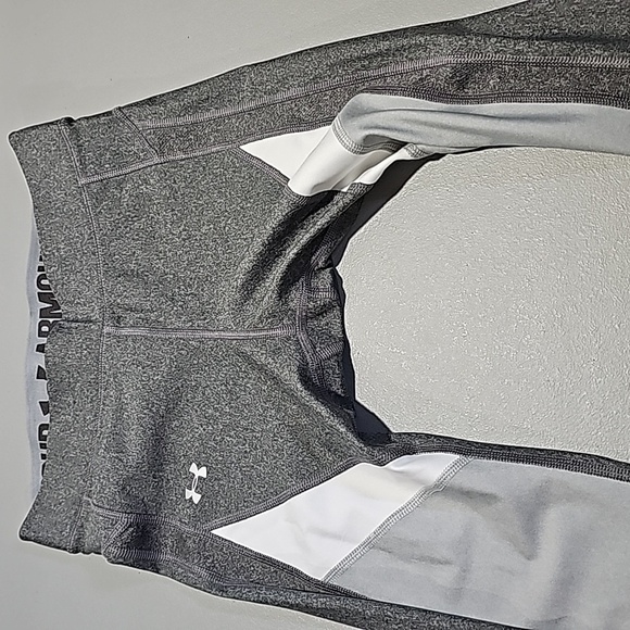 Under Armour small gray and white heatgear compression athletic leggings - Picture 5 of 8